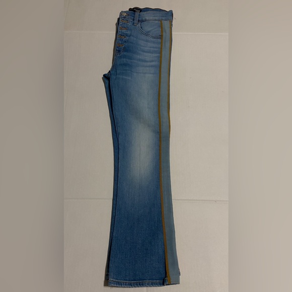 VERONICA BEARD | CAROLYN BABY BOOT TUXEDO STRIPE-Size:27/26” LIGHT WASH Blue - Picture 4 of 11